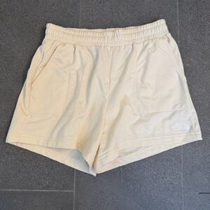 The North Face Half Dome Core Fleece sweat shorts in cream size M